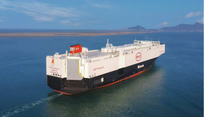 新闻稿件1:包揽中国&全球销冠!比亚迪2025年460万销量续写新能源传奇561